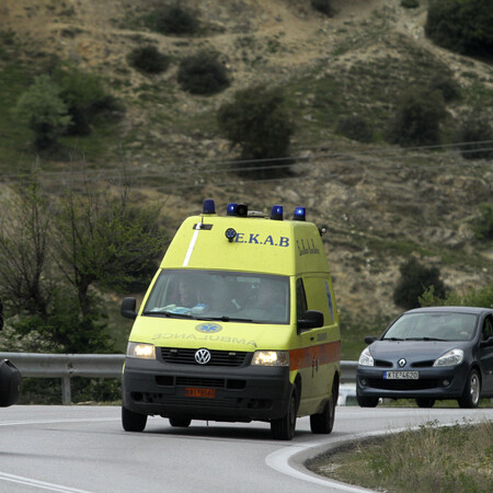 Λευκάδα: Σε κρίσιμη κατάσταση νεαρός που έπεσε από τον 3ο όροφο πολυκατοικίας