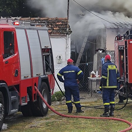 Φωτιά στη φοιτητική εστία στα Γιάννενα – Ασφαλείς οι φοιτητές