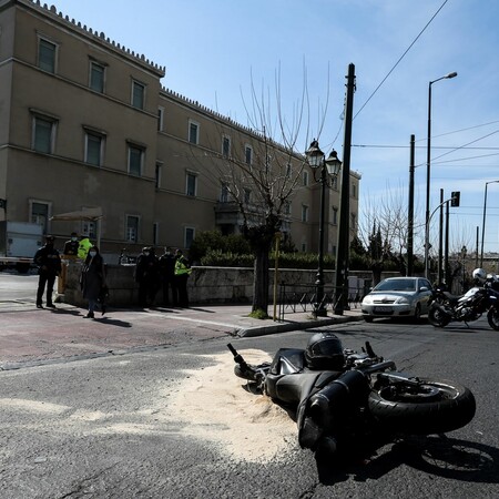 Δίκη για τροχαίο στη Βουλή: Σε τρία χρόνια με αναστολή καταδικάστηκε ο οδηγός αστυνομικός για τον θάνατο του Ιάσονα 