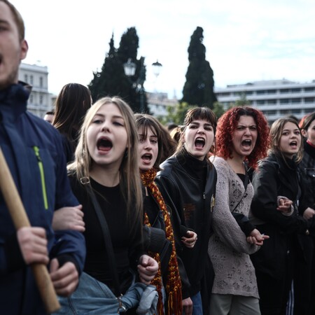 Μεγάλες εκπλήξεις, πολλές αντιφάσεις: Η πολιτική συμπεριφορά των νέων στην Ελλάδα