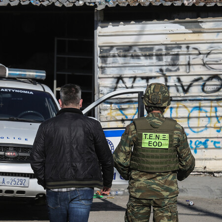 Έκρηξη χειροβομβίδας στην Αγία Βαρβάρα