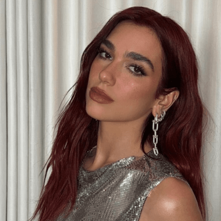 Dua Lipa για τον πόλεμο στο Ισραήλ «Το να καίμε παιδιά ζωντανά ποτέ δεν μπορεί να δικαιολογηθεί»