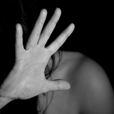 Ενδοοικογενειακή βία - Αρκαδία: Άντρας χτύπησε τη γυναίκα και το παιδί του, με τη βοήθεια του αδερφού του 