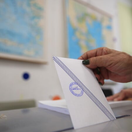Ευρωεκλογές: Οι Έλληνες ψήφισαν «άνδρες, άνω των 50 και με χαμηλότερο  μορφωτικό επίπεδο από τον μέσο όρο των υποψηφίων»