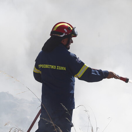 Πρόλαβαν φωτιά στη Βαρυμπόμπη - 31 πυρκαγιές την τελευταία ώρα 