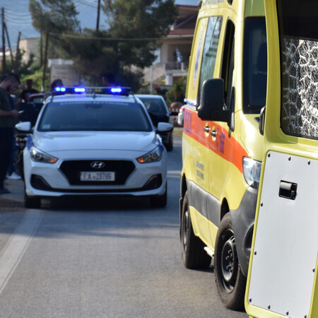 Τροχαίο στο Μάτι - Σφοδρή σύγκρουση ΙΧ με μηχανή