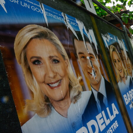 Γαλλία: Δεν θα κερδίσει απόλυτη πλειοψηφία η ακροδεξιά, σύμφωνα με δημοσκόπηση 