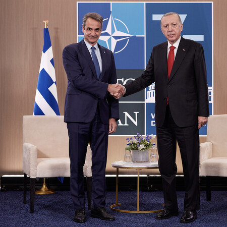Μητσοτάκης και Ερντογάν συναντήθηκαν στο περιθώριο της Συνόδου του ΝΑΤΟ