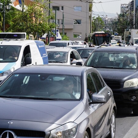Κίνηση στους δρόμους: Προβλήματα στο κέντρο της Αθήνας και τον Κηφισό