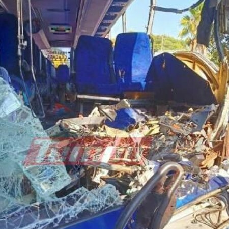 Τροχαίο στην Κέρκυρα: «Έλιωσε» η θέση του οδηγού του τουριστικού λεωφορείου - Εικόνες από το σημείο
