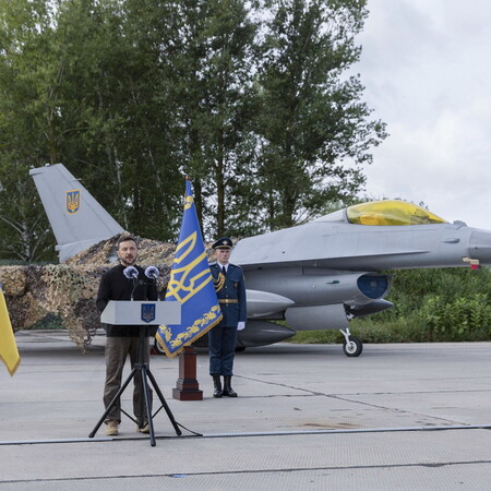 Η Ουκρανία παρέλαβε τα πρώτα μαχητικά F-16