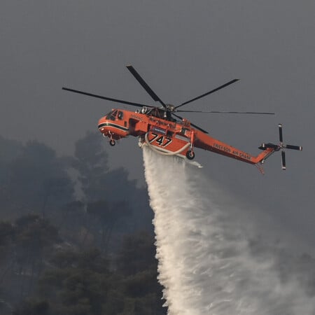 Φωτιά στο Λιτόχωρο Πιερίας - Μήνυμα 112 για εκκένωση οικισμού