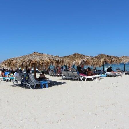 Ρόδος: Βανδάλισαν beach bar με καυστικό υγρό - Στα 8.000 ευρώ οι ζημιές