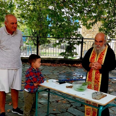 Αγιασμός με έναν μαθητή σε χωριό των Αγράφων