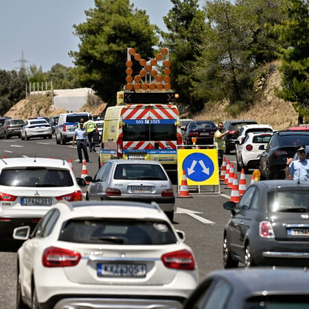 Μποτιλιάρισμα στην εθνική Αθηνών - Κορίνθου από την Κινέτα ως τα Μέγαρα