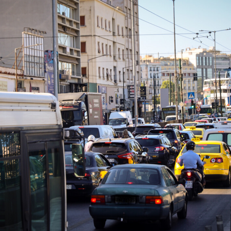 Κίνηση στους δρόμους: Καθυστερήσεις στον Κηφισό και στο κέντρο της πόλης