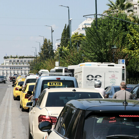 Η κίνηση στους δρόμους: Μεγάλες καθυστερήσεις σε Κηφισό και Αττική οδό 