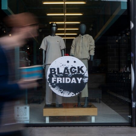 Black Friday 2024: Γιατί ονομάζεται «μαύρη» Παρασκευή