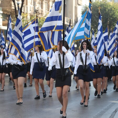 Θεσσαλονίκη: Πλήθος κόσμου στην μαθητική παρέλαση της 28ης Οκτωβρίου