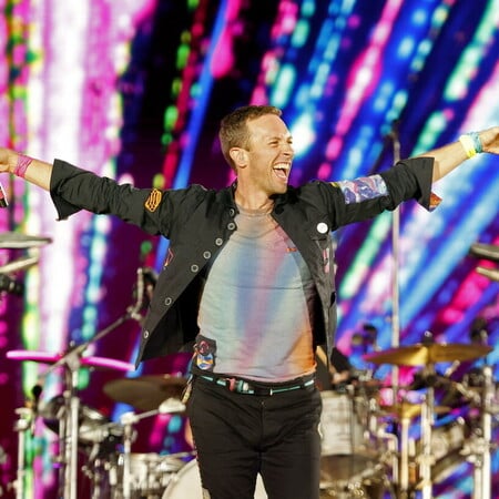 Coldplay: Ο Κρις Μάρτιν έπεσε σε τρύπα στην σκηνή κατά τη διάρκεια συναυλίας στη Μελβούρνη