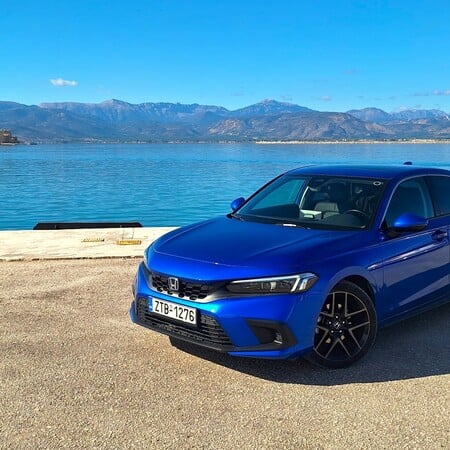 Στον αστερισμό του Honda Civic e:HEV 