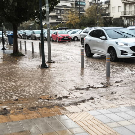 Καταιγίδα έπληξε την Αττική: Μεγάλη κίνηση στη Μεσογείων - «Προσοχή», λέει ο Κολυδάς