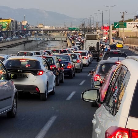 Κίνηση στον Κηφισό: Έπεσαν λάδια στο οδόστρωμα 