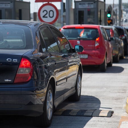 Πολύωρη αναστάτωση στην Αττική Οδό λόγω διαρροής τσιμέντου - Μποτιλιάρισμα σε Κηφισίας και Κηφισό