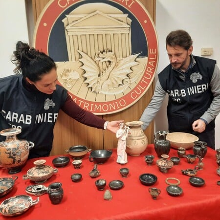 Ιταλία: Πώς οι Καραμπινιέροι ανακάλυψαν συμμορία αρχαιοκαπήλων κάτω από την καρδιά της Νάπολης