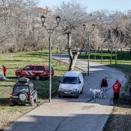 Λάρισα: Στις έρευνες για τον 39χρονο και τα ειδικά εκπαιδευμένα σκυλιά της ομάδας Anubis