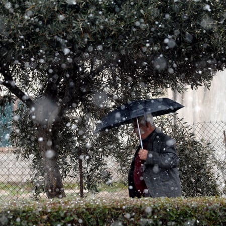 Καιρός- Τσατραφύλλιας: Πιθανές χιονοπτώσεις μέχρι τον Θερμαϊκό - Προ των πυλών η ψυχρή εισβολή