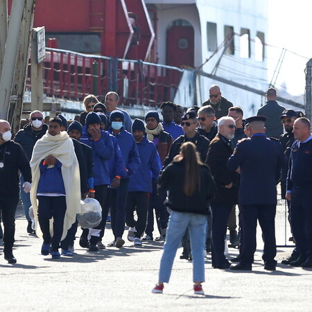 Η Ιταλία στέλνει 49 πρόσφυγες στην Αλβανία σε μια προσπάθεια επανεκκίνησης του αμφιλεγόμενου σχεδίου της