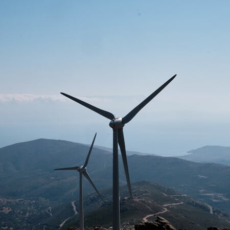 ΥΠΕΝ: Ακύρωσε την έγκριση αιολικού σταθμού στα Βαρδούσια Όρη