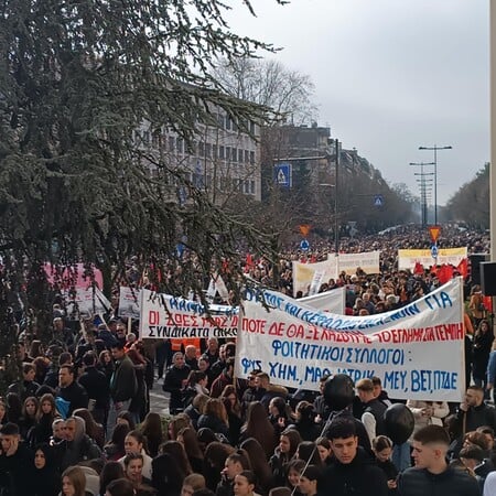 Γιάννενα - Τέμπη: Τέσσερις γενιές ανθρώπων στη συγκέντρωση