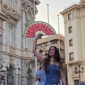 Η Μαρίνα Σάττι με «παλαιστινιακή» βεντάλια σε συναυλία της στην Ισπανία