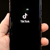 Η μητρική εταιρεία του TikTok απέλυσε ασκούμενο, κατηγορώντας τον για σαμποτάζ σε AI πρότζεκτ 