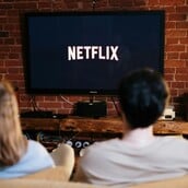 Netflix: Αύξησε ξαφνικά τις τιμές στην Ελλάδα - Ο νέος τιμοκατάλογος για τους συνδρομητές