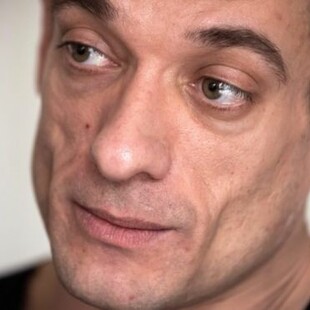 Πιοτρ Παβλένσκι: Συνελήφθη ο Ρώσος καλλιτέχνης - Διέρρευσε σεξ βίντεο με υποψήφιο του Μακρόν