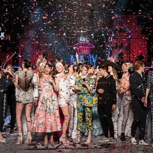 MadWalk 2019: Ποιοι τραγουδιστές και ποιοι σχεδιαστές εμφανίζονται φέτος στο The Fashion Music Project