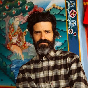 Πριν γράψει το νέο του άλμπουμ, ο Devendra Banhart πήγε στο Καράκας για να δει τι σημαίνει δικτατορία