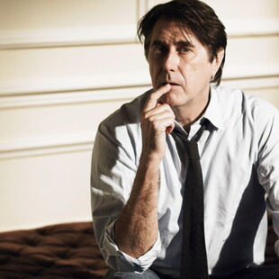 Bryan Ferry: Ο μουσικός «που θα έπρεπε να τον κρεμάσουν ως έκθεμα στην Tate» έρχεται στο Ηρώδειο