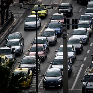 Σεισμός στην Αττική: Μεγάλο μποτιλιάρισμα στους δρόμους - Καθυστερήσεις στα δρομολόγια των πλοίων