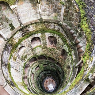 Ο «ανεστραμμένος πύργος» της Quinta da Regaleira: Ένα πηγάδι μύησης βγαλμένο από τους μύθους των Ναϊτών