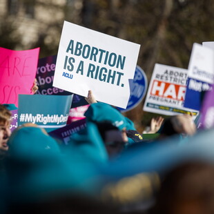 Το Άρκανσο επιβάλλει σχεδόν απόλυτη απαγόρευση των αμβλώσεων
