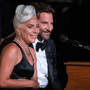 Η Lady Gaga απάντησε στις φήμες για τον Μπράντλεϊ Κούπερ και γιατί είχε ντυθεί με ωμό κρέας