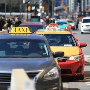 Οι Καναδοί επιλέγουν ταξί και λιμουζίνες για να αποφύγουν την καραντίνα