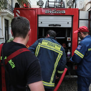 Φωτιά σε διαμέρισμα στην Καλλιθέα- Απομακρύνθηκαν ένοικοι της πολυκατοικίας