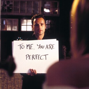 Love Actually: Το σπίτι όπου ο Μαρκ εκφράζει με τις τεράστιες κάρτες την αγάπη του στην Τζούλιετ πωλείται 