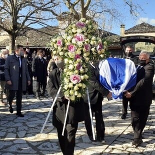 Κάρολος Παπούλιας: Ετάφη στο Νησί της λίμνης Ιωαννίνων η σορός του