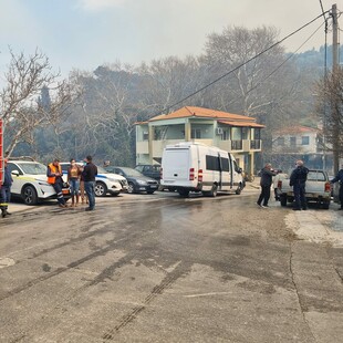 Φωτιά στη Σάμο: Εκκενώνεται προληπτικά το χωριό Βουρλιώτες